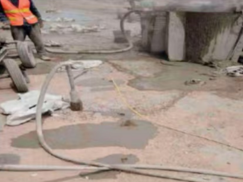 巴中水泥混凝土路面板底注浆技术 路面脱空注浆整治方案