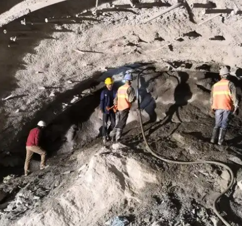 巴中拱顶带模注浆料的施工流程及注意事项